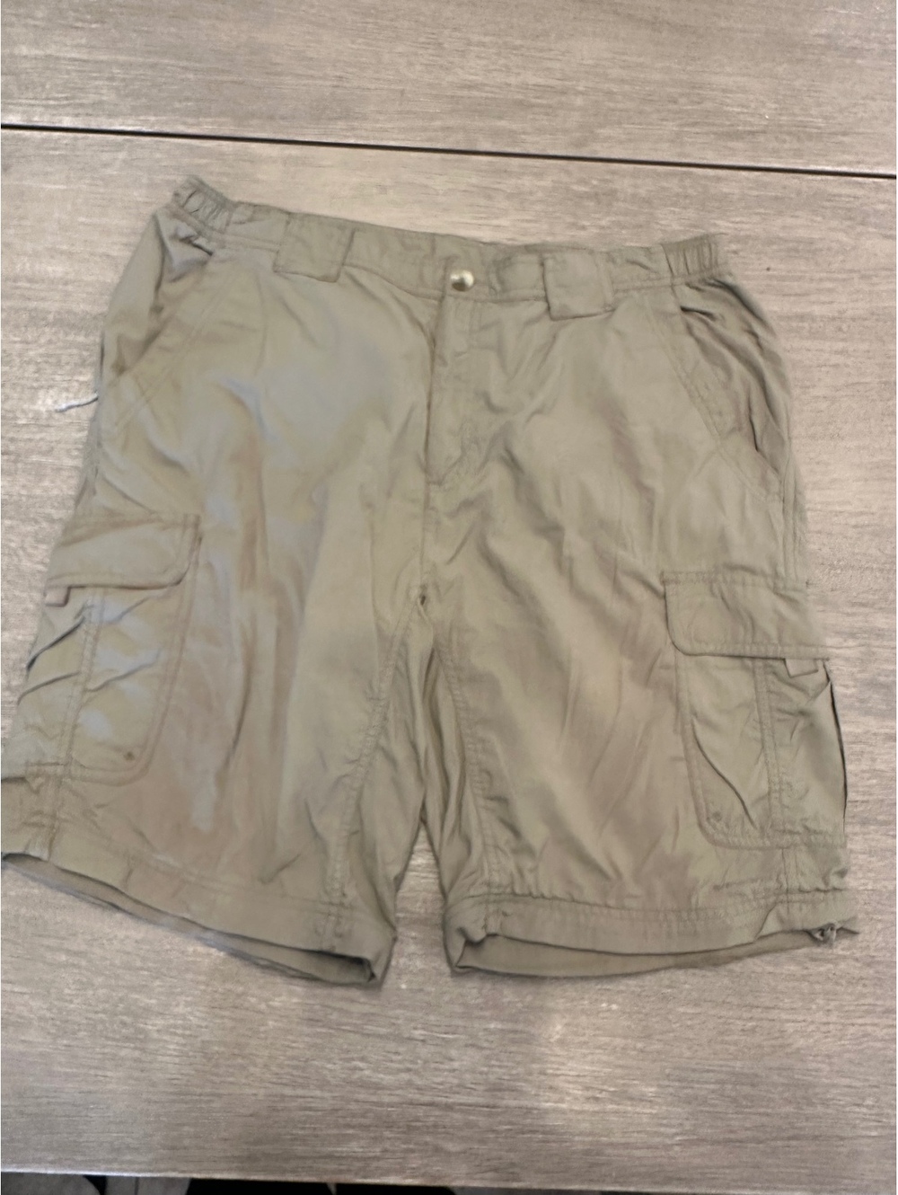 Columbia Titanium Men's Cargo Shorts Size Large Khaki